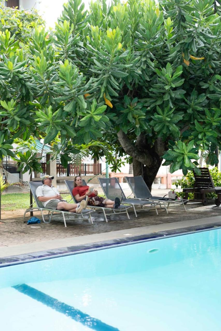 Topaz Beach Hotel Negombo Dış mekan fotoğraf