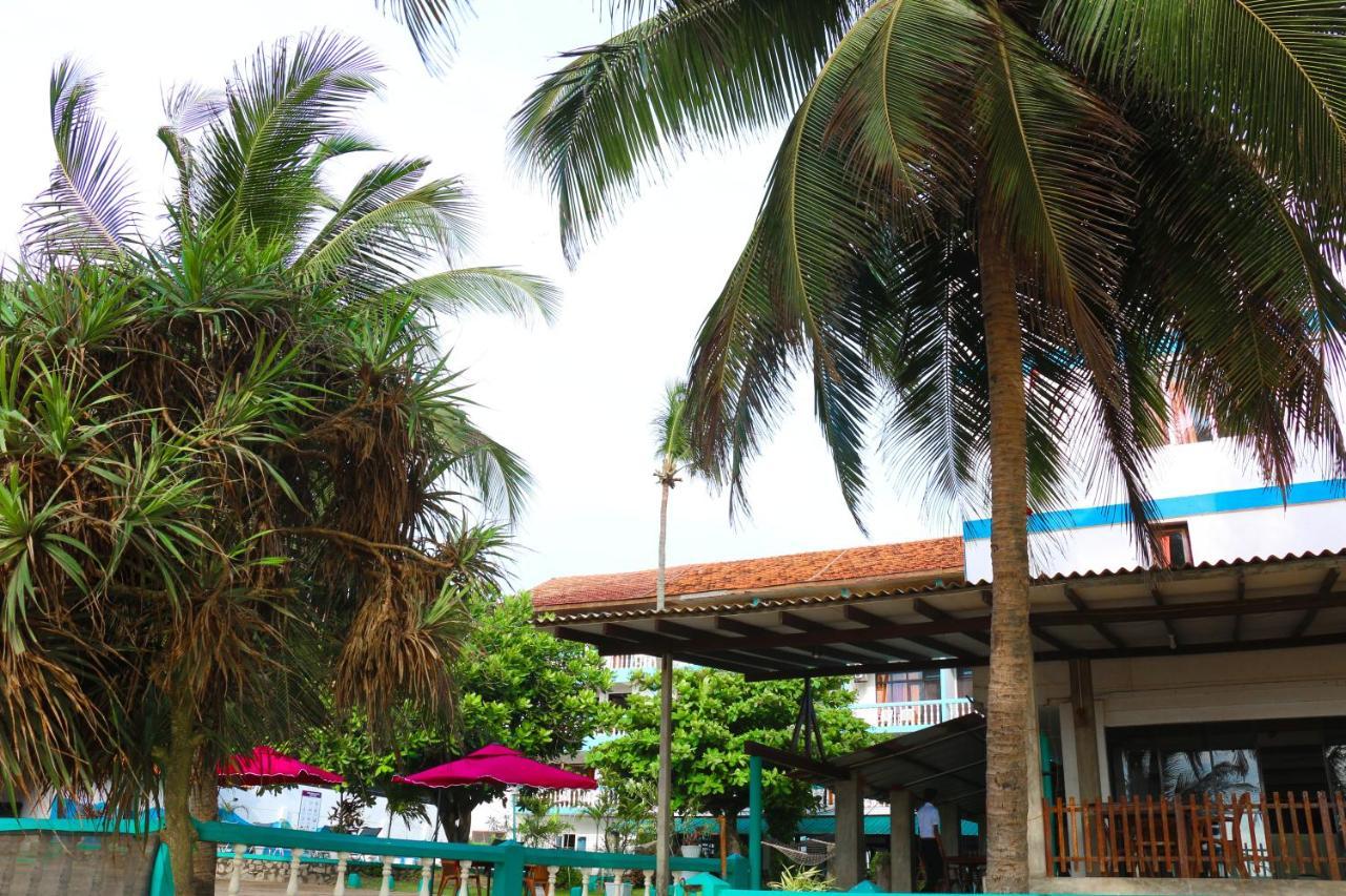 Topaz Beach Hotel Negombo Dış mekan fotoğraf